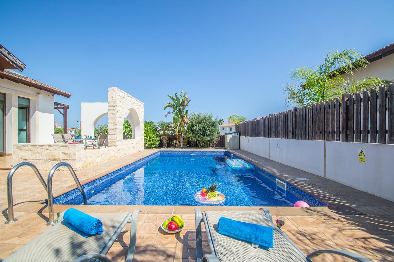 Rada'S Vacation Home Ayia Napa Exterior photo